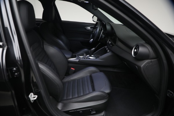 Used 2022 Alfa Romeo Giulia Veloce for sale $27,900 at Maserati of Westport in Westport CT 06880 14