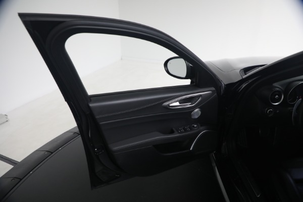 Used 2022 Alfa Romeo Giulia Veloce for sale $27,900 at Maserati of Westport in Westport CT 06880 22