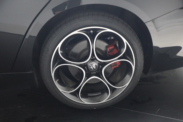 Used 2022 Alfa Romeo Giulia Veloce for sale $27,900 at Maserati of Westport in Westport CT 06880 23
