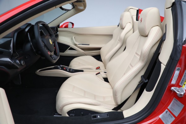 Used 2014 Ferrari 458 Spider for sale $319,900 at Maserati of Westport in Westport CT 06880 26