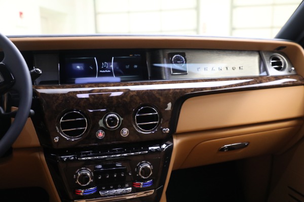 Used 2022 Rolls-Royce Phantom for sale Sold at Maserati of Westport in Westport CT 06880 25