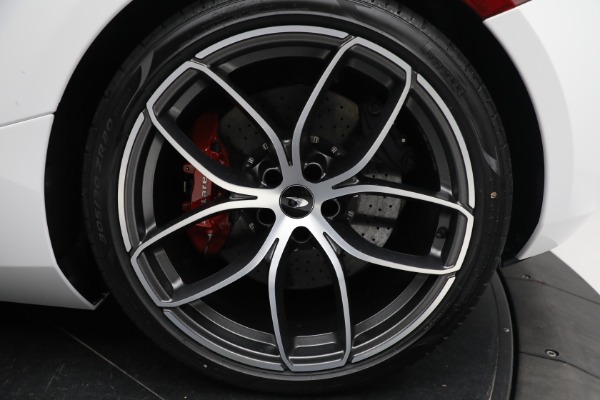 New 2022 McLaren 720S Spider Performance for sale $381,500 at Maserati of Westport in Westport CT 06880 24