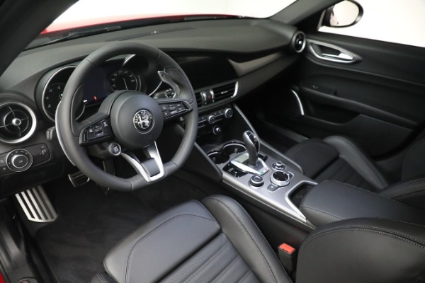 Used 2022 Alfa Romeo Giulia Veloce for sale $29,900 at Maserati of Westport in Westport CT 06880 13