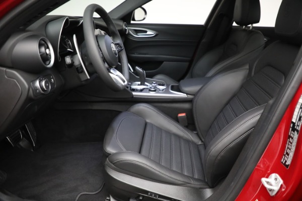 Used 2022 Alfa Romeo Giulia Veloce for sale $29,900 at Maserati of Westport in Westport CT 06880 14
