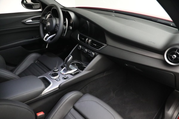 Used 2022 Alfa Romeo Giulia Veloce for sale $29,900 at Maserati of Westport in Westport CT 06880 16