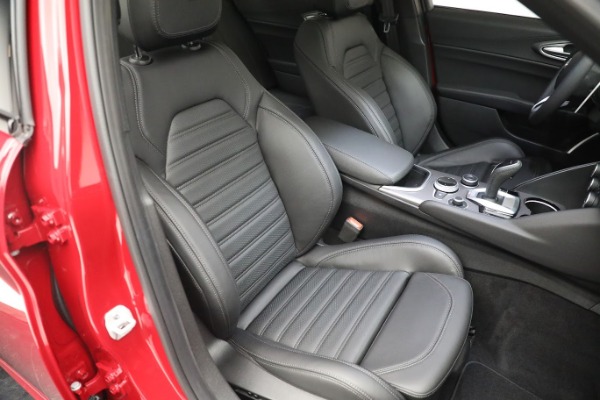 Used 2022 Alfa Romeo Giulia Veloce for sale $29,900 at Maserati of Westport in Westport CT 06880 18
