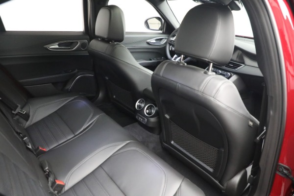 Used 2022 Alfa Romeo Giulia Veloce for sale $29,900 at Maserati of Westport in Westport CT 06880 21