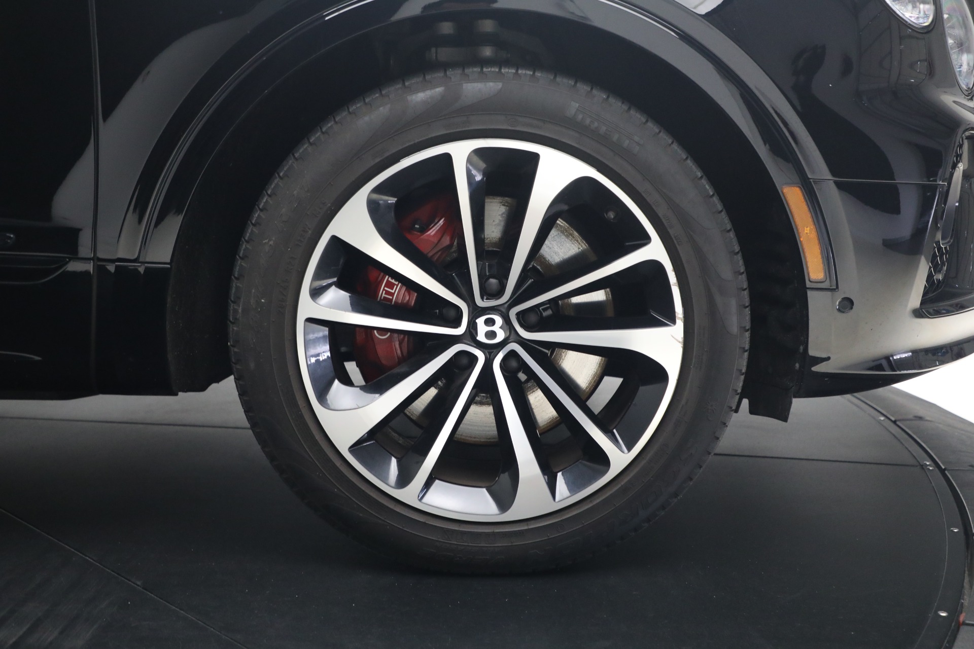 2022 Bentley Bentayga - Photo 16
