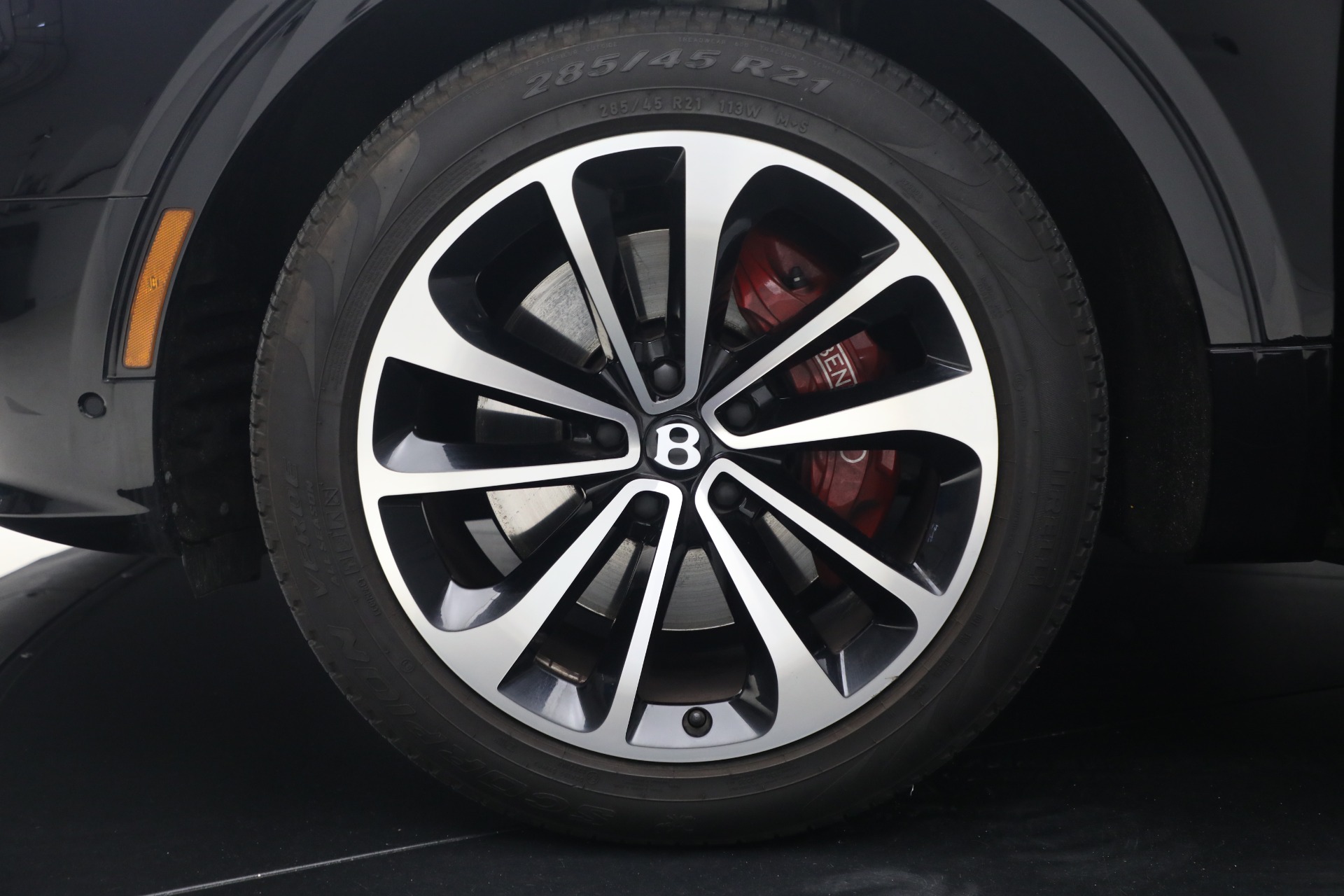 2022 Bentley Bentayga - Photo 17