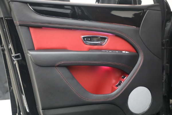 Used 2022 Bentley Bentayga V8 for sale $137,900 at Maserati of Westport in Westport CT 06880 18