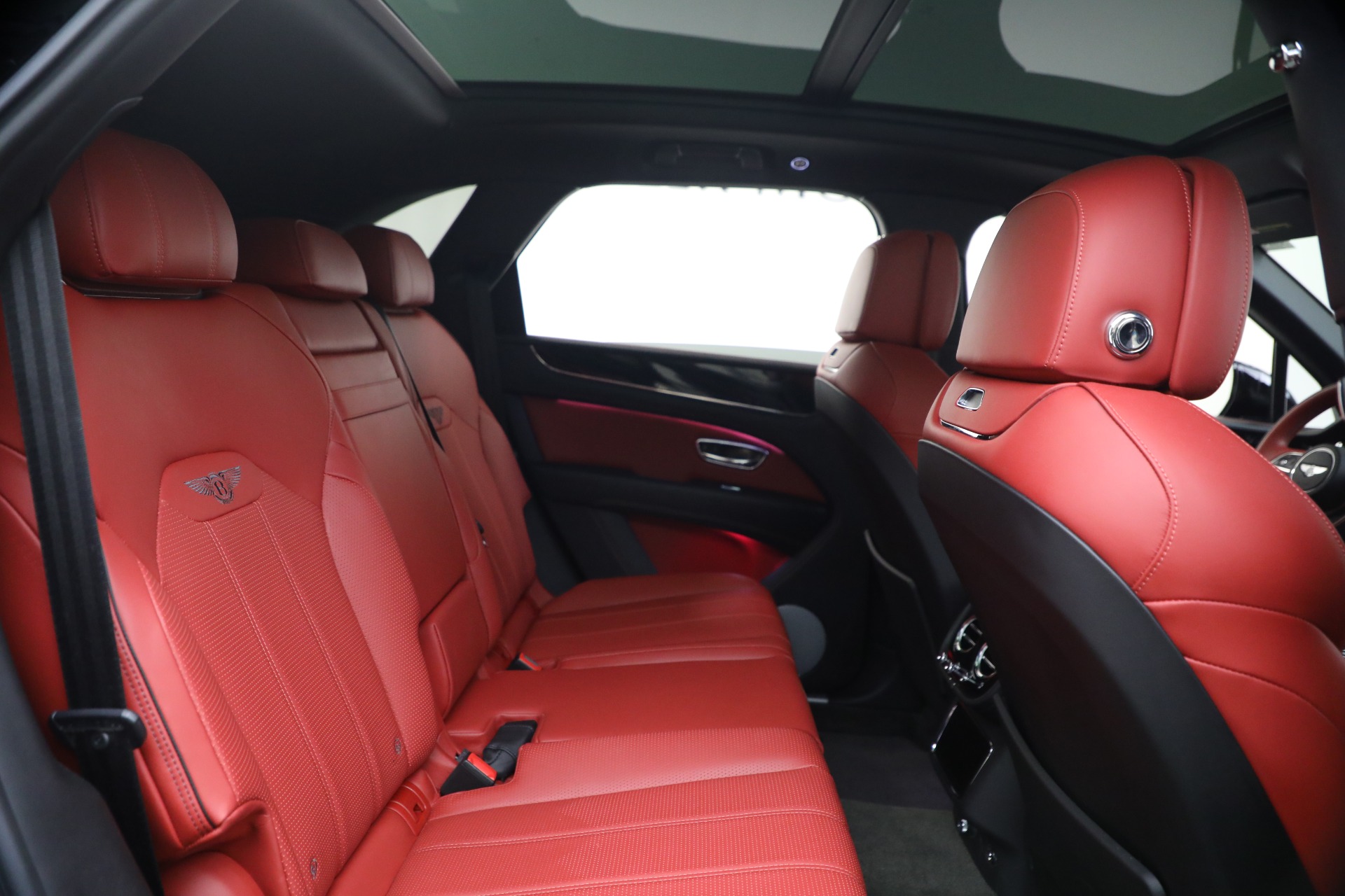 2022 Bentley Bentayga - Photo 30