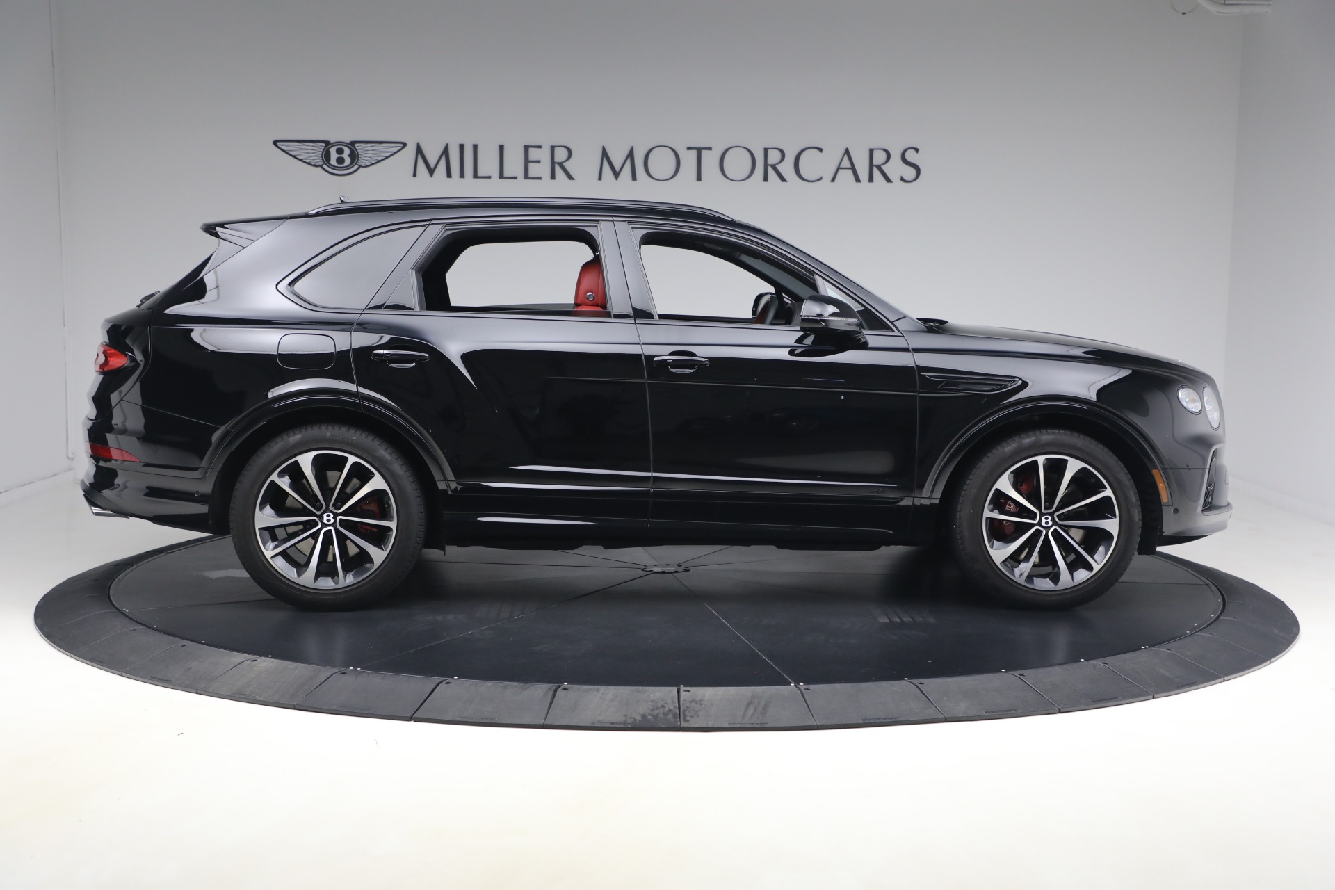 2022 Bentley Bentayga - Photo 9