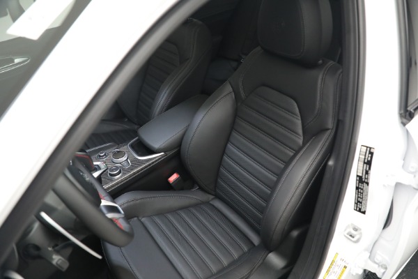 New 2023 Alfa Romeo Giulia Estrema for sale $55,610 at Maserati of Westport in Westport CT 06880 11