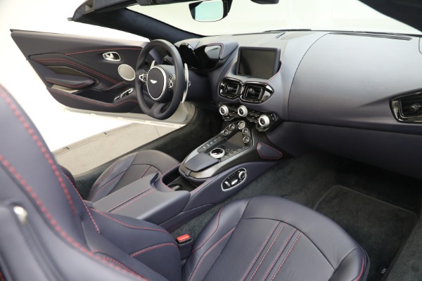 Used 2023 Aston Martin Vantage Roadster for sale $181,900 at Maserati of Westport in Westport CT 06880 25