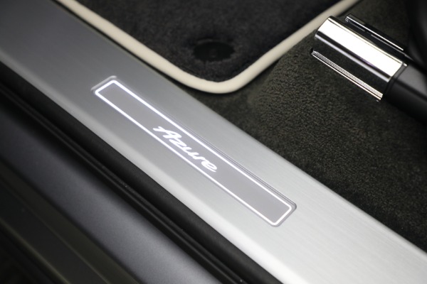New 2023 Bentley Bentayga V8 Azure for sale $263,320 at Maserati of Westport in Westport CT 06880 15