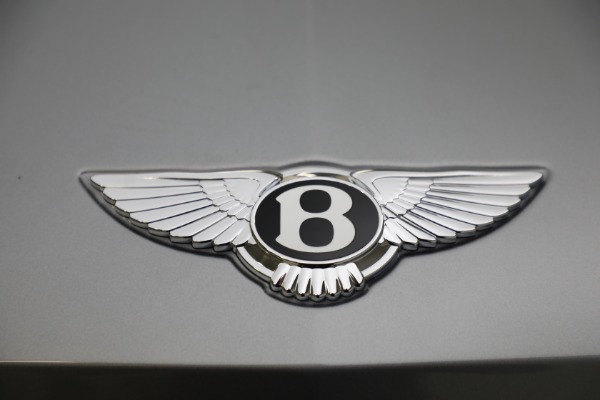 New 2023 Bentley Bentayga EWB Azure V8 for sale $274,655 at Maserati of Westport in Westport CT 06880 16