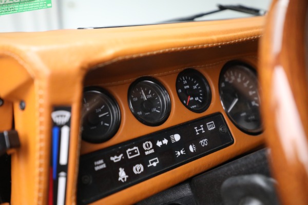 Used 1993 Land Rover Defender 110 for sale $195,900 at Maserati of Westport in Westport CT 06880 18