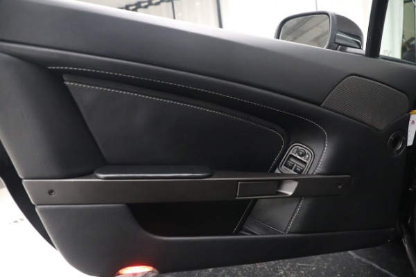 Used 2009 Aston Martin V8 Vantage Roadster for sale $59,900 at Maserati of Westport in Westport CT 06880 22