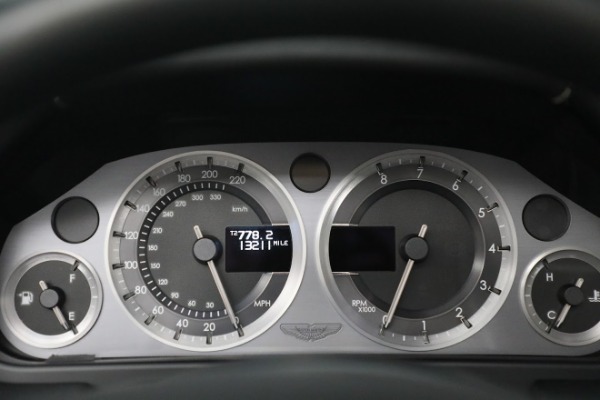 Used 2009 Aston Martin V8 Vantage Roadster for sale $59,900 at Maserati of Westport in Westport CT 06880 24