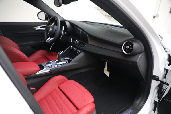 New 2023 Alfa Romeo Giulia Veloce for sale $53,085 at Maserati of Westport in Westport CT 06880 18