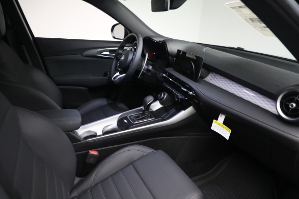 New 2024 Alfa Romeo Tonale Veloce for sale $55,290 at Maserati of Westport in Westport CT 06880 14