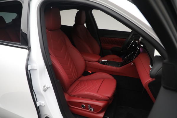 Used 2023 Maserati Grecale Trofeo for sale Sold at Maserati of Westport in Westport CT 06880 17