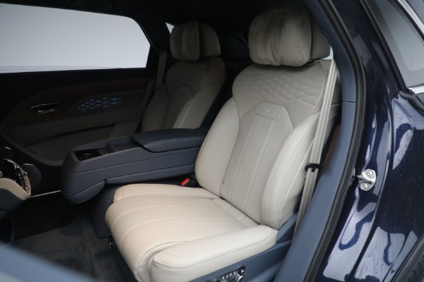 Used 2023 Bentley Bentayga EWB Azure V8 for sale $267,900 at Maserati of Westport in Westport CT 06880 18