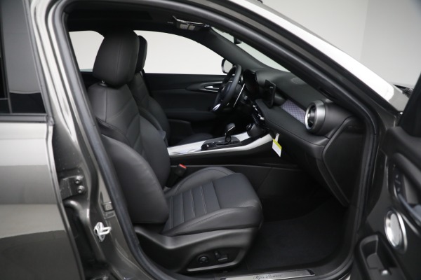 New 2024 Alfa Romeo Tonale Veloce for sale $57,300 at Maserati of Westport in Westport CT 06880 21