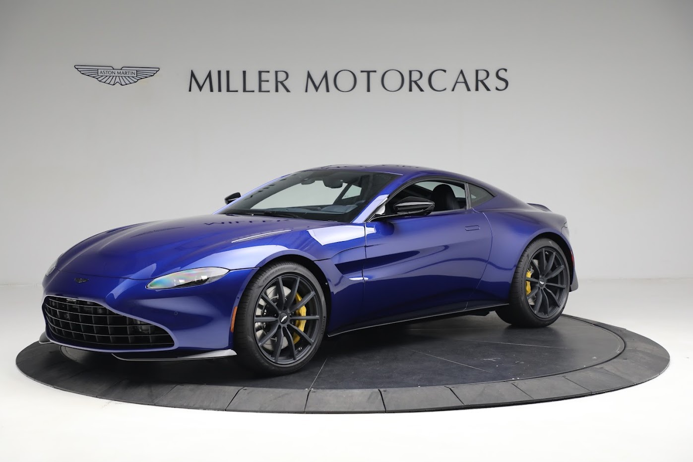New 2023 Aston Martin Vantage V8 for sale $203,286 at Maserati of Westport in Westport CT 06880 1