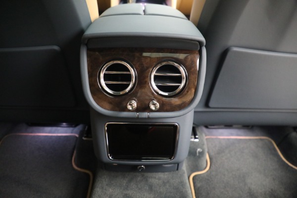 New 2023 Bentley Bentayga Hybrid for sale $250,740 at Maserati of Westport in Westport CT 06880 26