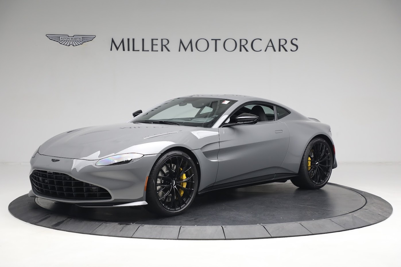 New 2023 Aston Martin Vantage V8 for sale $184,986 at Maserati of Westport in Westport CT 06880 1