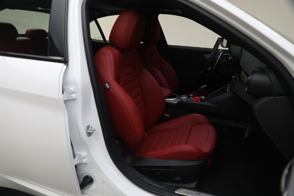 New 2024 Alfa Romeo Giulia Veloce for sale $55,285 at Maserati of Westport in Westport CT 06880 24