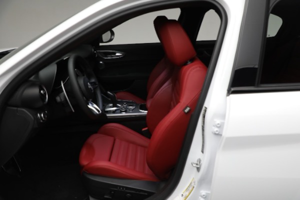 New 2024 Alfa Romeo Giulia Veloce for sale $55,985 at Maserati of Westport in Westport CT 06880 27