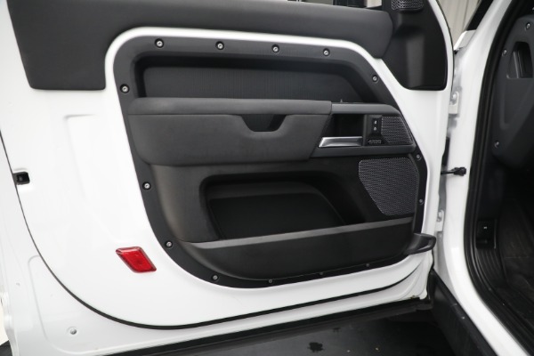 Used 2023 Land Rover Defender 90 X-Dynamic SE for sale Sold at Maserati of Westport in Westport CT 06880 15