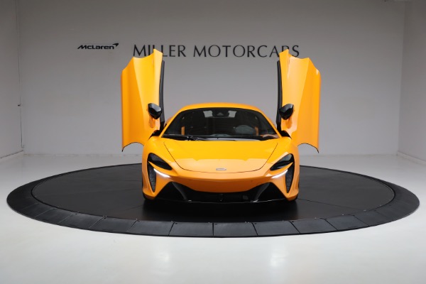 New 2024 McLaren Artura for sale $276,833 at Maserati of Westport in Westport CT 06880 13
