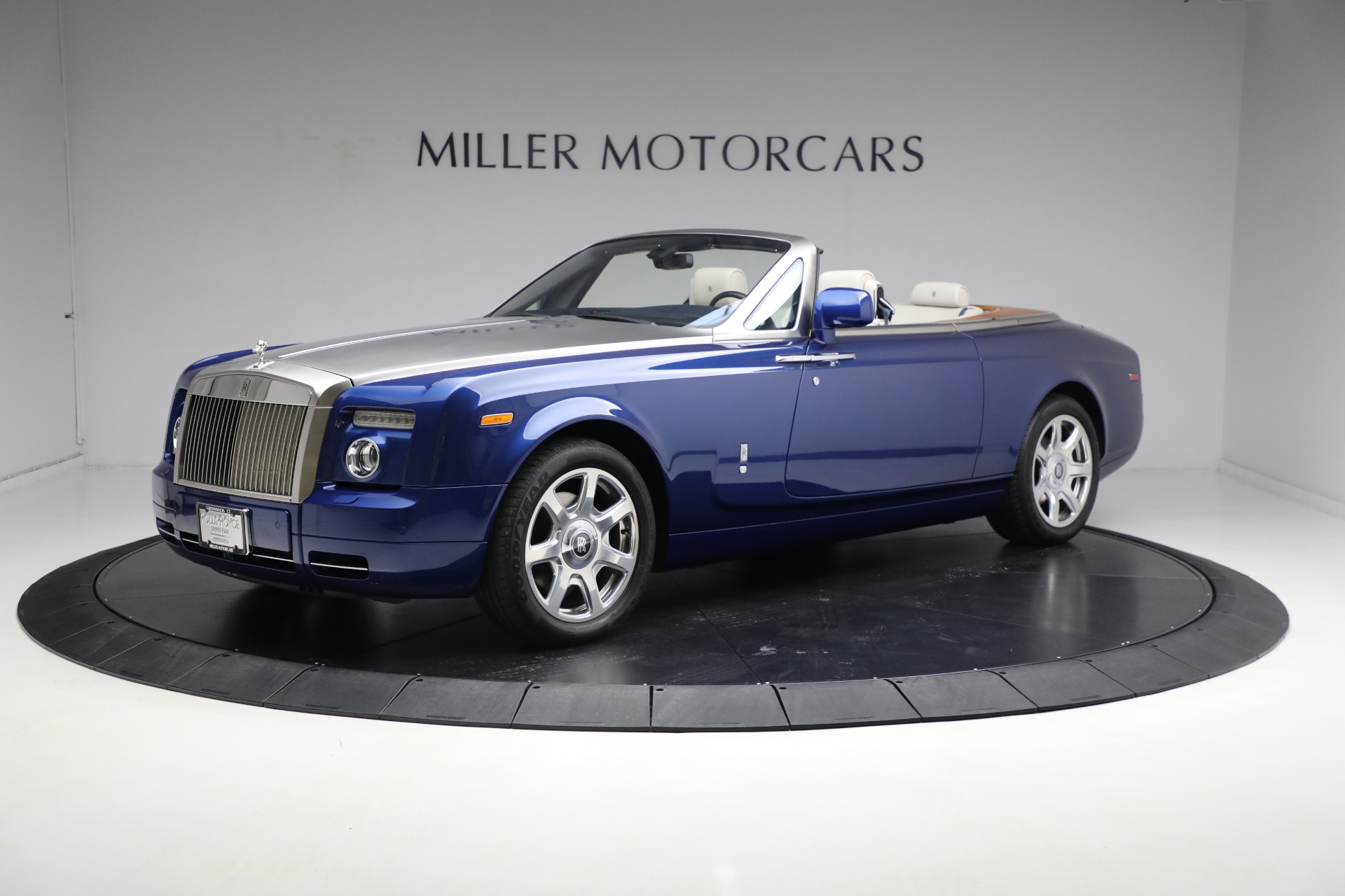 Used 2010 Rolls-Royce Phantom Drophead Coupe for sale Sold at Maserati of Westport in Westport CT 06880 1