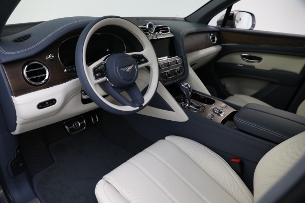 New 2024 Bentley Bentayga V8 for sale $234,190 at Maserati of Westport in Westport CT 06880 15