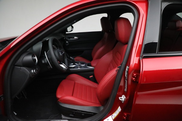 Used 2024 Alfa Romeo Giulia Quadrifoglio Carbon for sale $78,900 at Maserati of Westport in Westport CT 06880 25