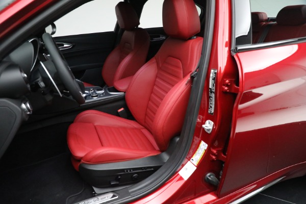 Used 2024 Alfa Romeo Giulia Quadrifoglio Carbon for sale $78,900 at Maserati of Westport in Westport CT 06880 27