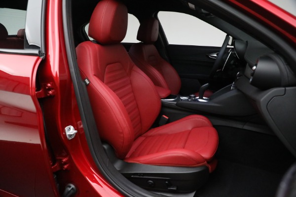 Used 2024 Alfa Romeo Giulia Quadrifoglio Carbon for sale $78,900 at Maserati of Westport in Westport CT 06880 28