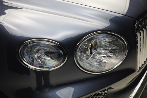 Used 2025 Bentley Bentayga EWB Azure V8 for sale $239,900 at Maserati of Westport in Westport CT 06880 13