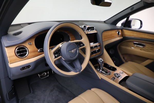 Used 2025 Bentley Bentayga EWB Azure V8 for sale $239,900 at Maserati of Westport in Westport CT 06880 17