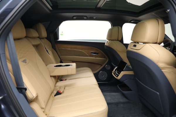 Used 2025 Bentley Bentayga EWB Azure V8 for sale $239,900 at Maserati of Westport in Westport CT 06880 27