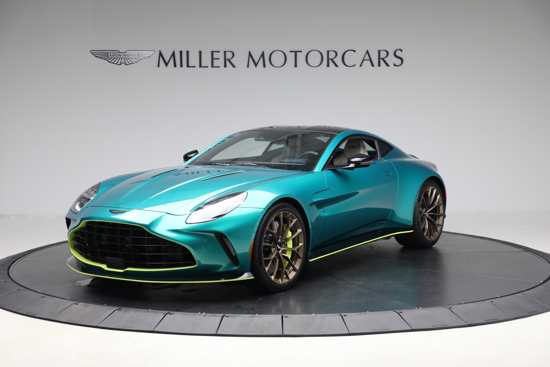 Used-2025-Aston-Martin-Vantage.jpg