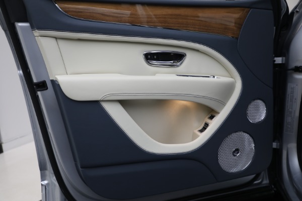 New 2025 Bentley Bentayga EWB V8 for sale $262,915 at Maserati of Westport in Westport CT 06880 14