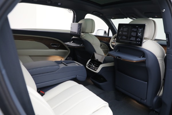 New 2025 Bentley Bentayga EWB V8 for sale $262,915 at Maserati of Westport in Westport CT 06880 26