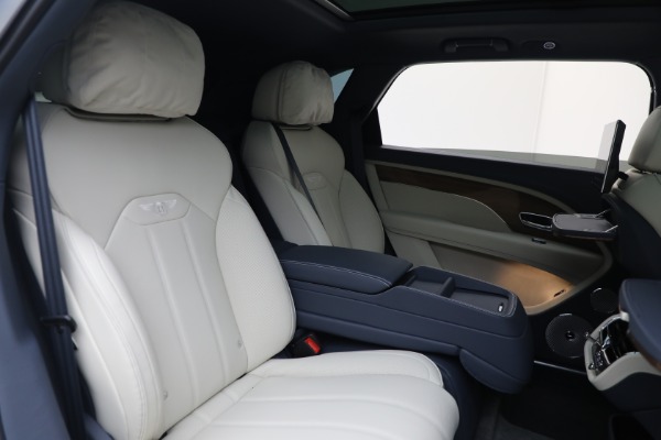 New 2025 Bentley Bentayga EWB V8 for sale $262,915 at Maserati of Westport in Westport CT 06880 28