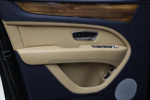Used 2024 Bentley Bentayga EWB V8 for sale $204,900 at Maserati of Westport in Westport CT 06880 17
