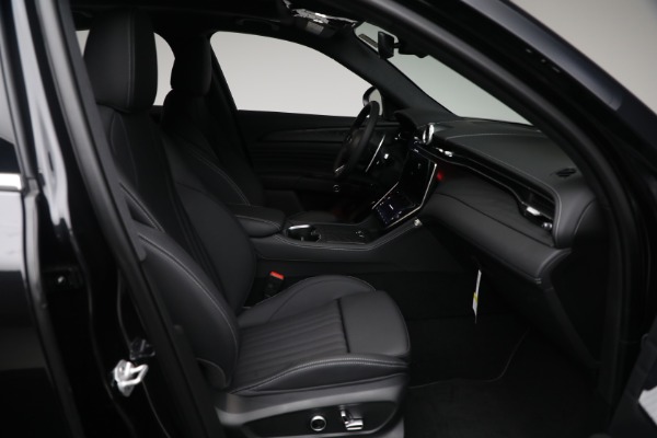 New 2025 Maserati Grecale for sale $71,739 at Maserati of Westport in Westport CT 06880 16