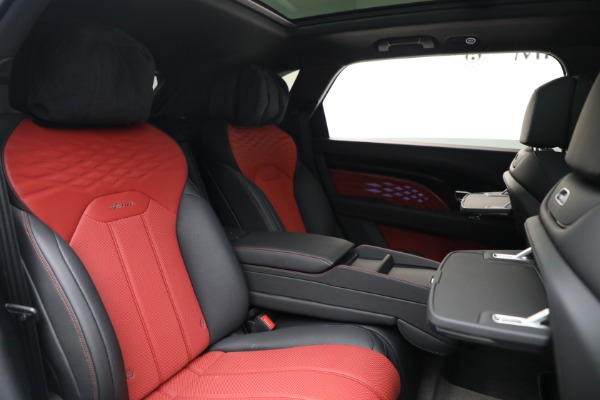 Used 2025 Bentley Bentayga EWB Azure V8 for sale $255,900 at Maserati of Westport in Westport CT 06880 26